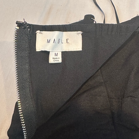 Black corset top with zipper in the back size medium
#corsettop - Picture 3 of 3
